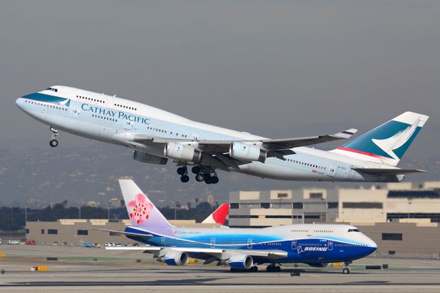 Boeing 747-400 (B-HOX) - Cathay Pacific B-HOX (FLT CPA885) departing RWY 25R enroute to Hong Kong Int'l (VHHH) with China Airlines B-18210 "Dreamliner" taxiing prior to departure.