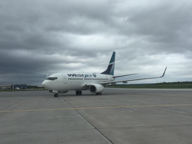 Boeing 737-700 (C-GCWJ)