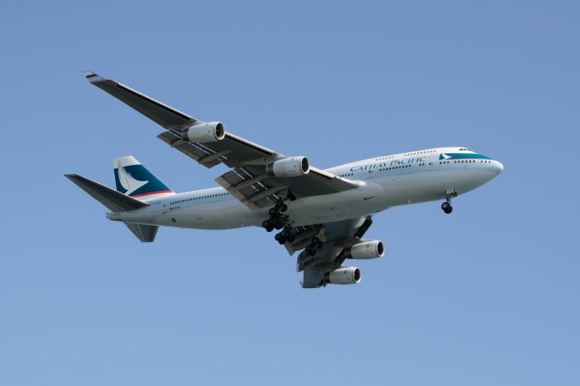 Boeing 747-400 (B-HUG) - 2011/3/5