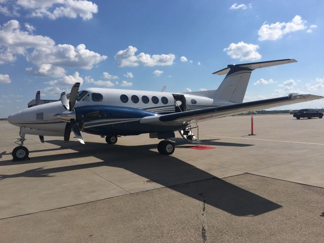 Beechcraft Super King Air 200 (N204JT)