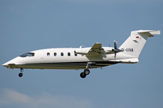 Piaggio P.180 Avanti (D-IIVA)