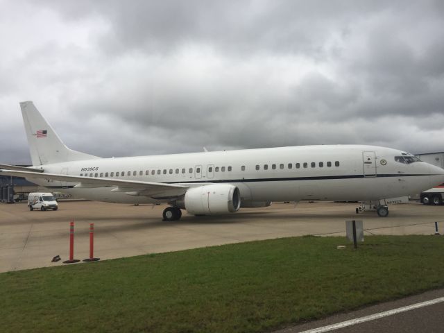 BOEING 737-400 (N639CS) - A Department Of Justice Prisoner And Alien Transportation Service flight to Atlanta
