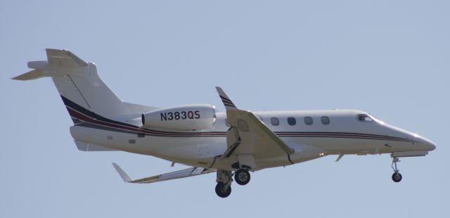 Embraer Phenom 300 (N383QS)