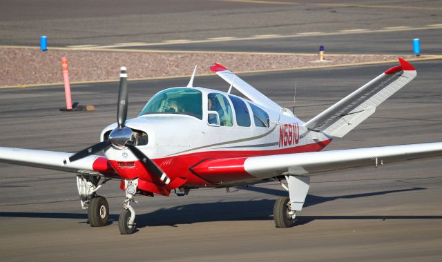 Beechcraft 35 Bonanza (N581U)