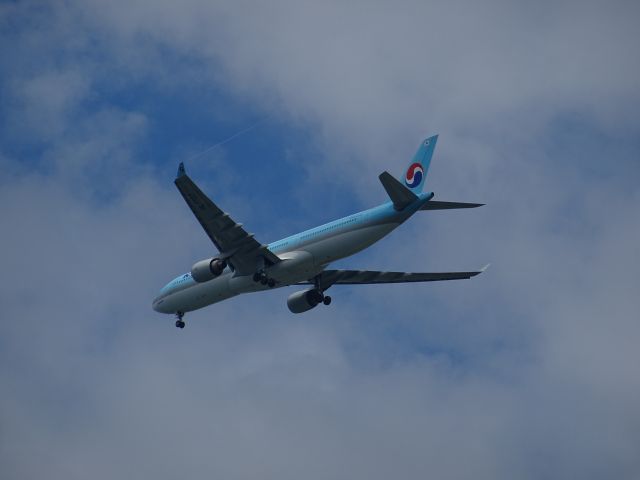 Airbus A330-300 (HL7702)