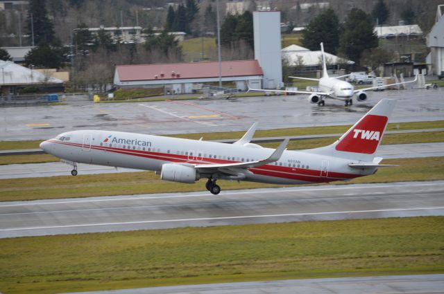 Boeing 737-800 (N915NN) - American's TWA heritage jet operating as AAL29 departing on 10R for Dallas/Fort Worth (KDFW/DFW). Very thrilled to see the old TWA livery!