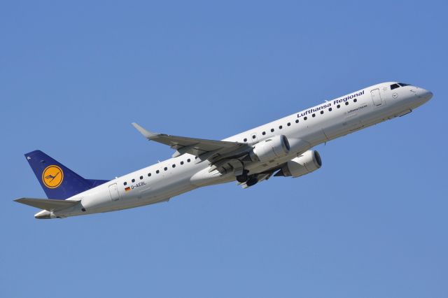 Embraer ERJ-190 (D-AEBL)