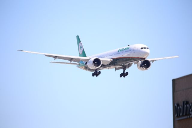 BOEING 777-300ER (B-16727)