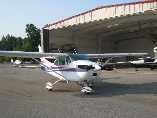 Cessna Skylane (N92895) - Coming out of the hanger at Lake Norman Airpart