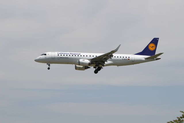 Embraer ERJ-190 (D-AECE)