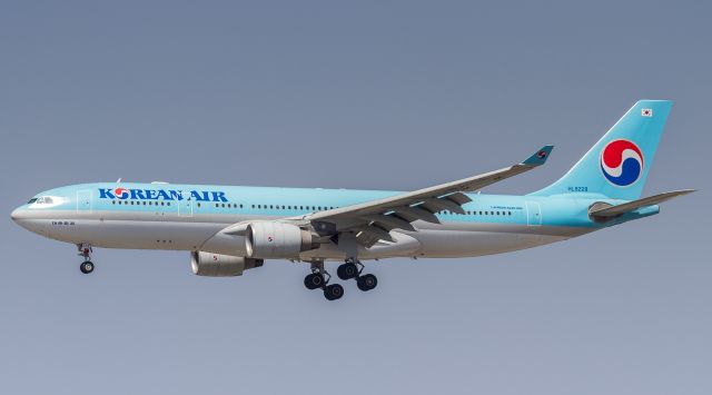 Airbus A330-200 (HL8228)