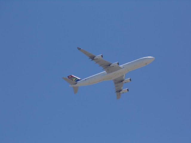 Airbus A340-300 (ZS-SXG)