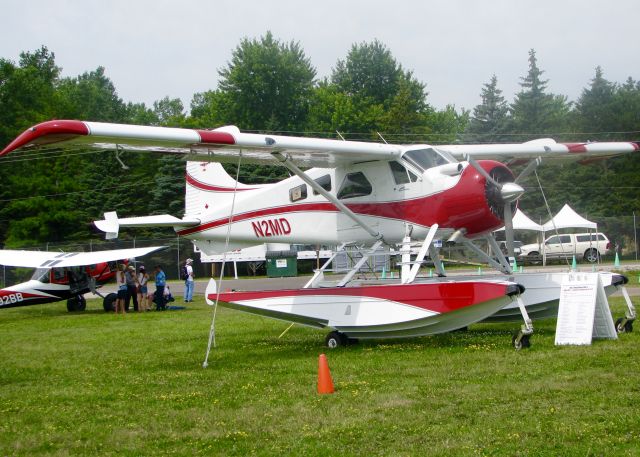 De Havilland Canada DHC-2 Mk1 Beaver (N2MD) - At AirVenture 2016.