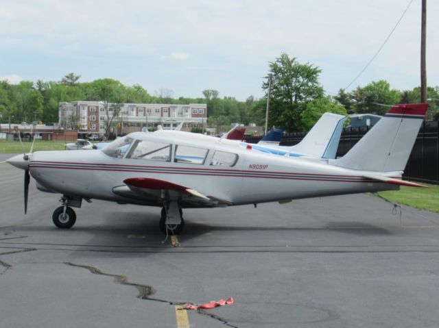 Piper PA-24 Comanche (N9091P)