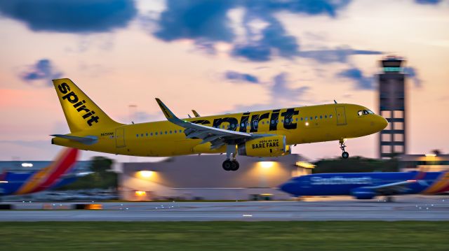 Airbus A320 (N656NK) - Spirit Airlines A320 early morning arrival on runway 10R