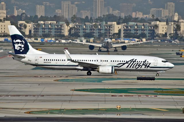 Boeing 737-900 (N423AS)