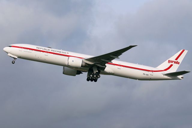 BOEING 777-300 (PK-GIG)