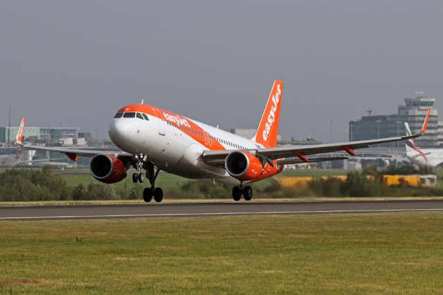 Airbus A320 (OE-IJS) - EZY1847 with more summer vacationers off to Pisa.