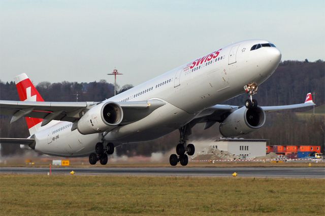 Airbus A330-300 (HB-JHE)