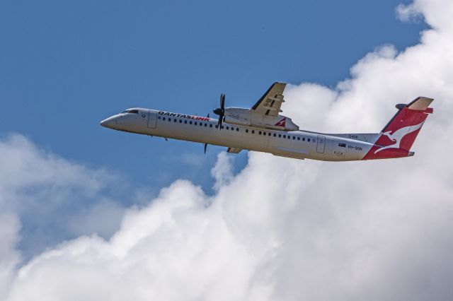 de Havilland Dash 8-400 (VH-QON)