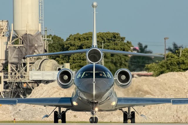 Dassault Falcon 7X (LX-MES) - Billionaire Roman Abramovichs Falcon.