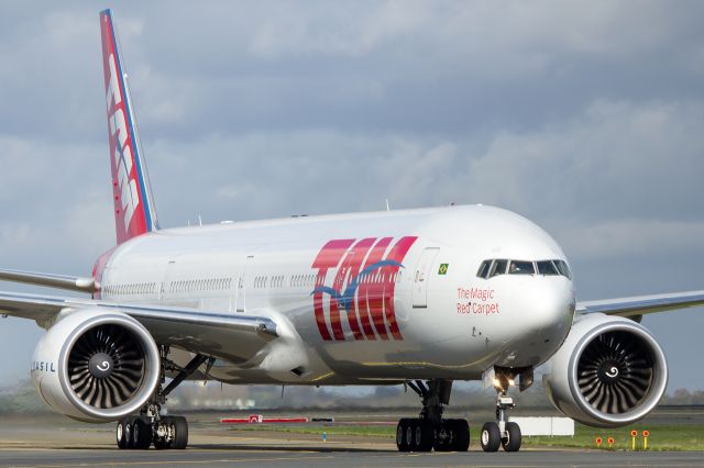 Boeing 777-200 (PT-MUG)