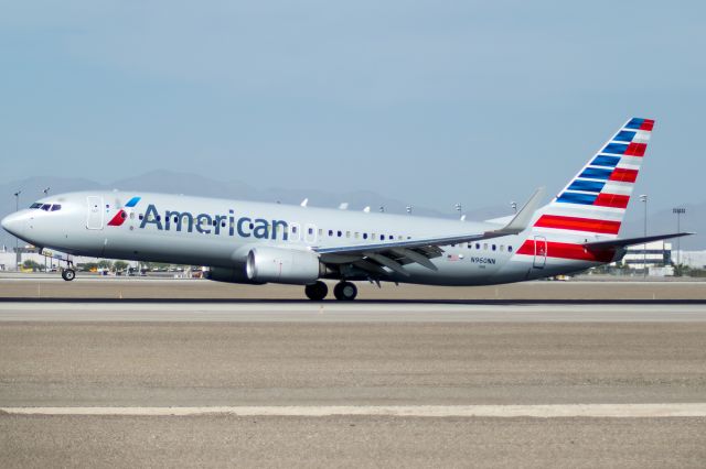 Boeing 737-800 (N960NN)