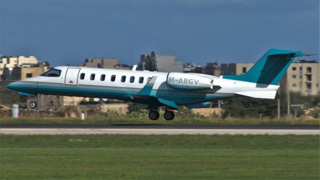 Learjet 45 (M-ABGV) - On landing RW31