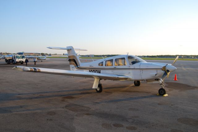 Piper Cherokee (N2213W)