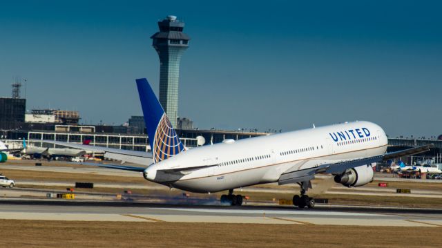 BOEING 767-400 (N66051) - United bringing back their Boeing 767-400ER