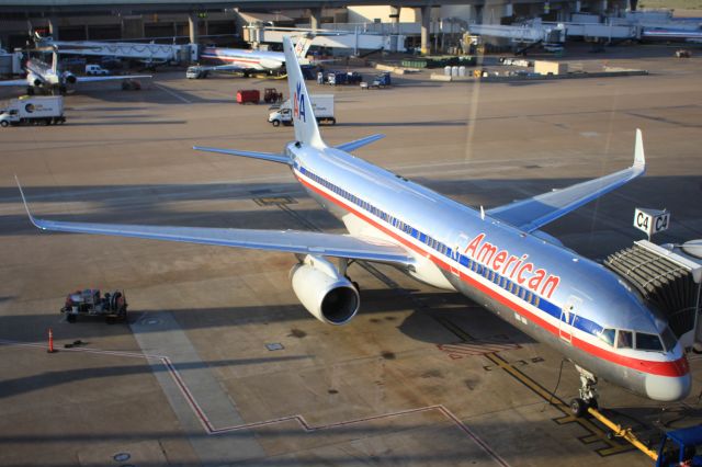 Boeing 757-200 (N658AA)