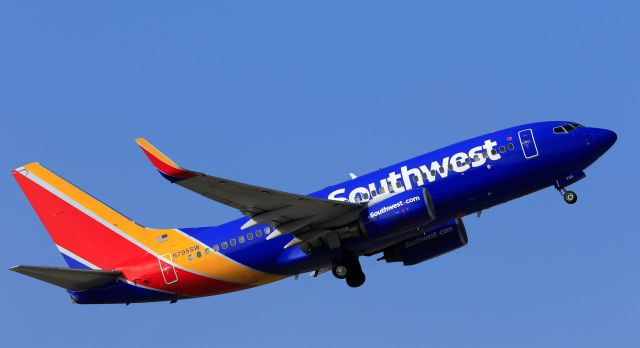 Boeing 737-700 (N795SW) - Southwest departing Aruba