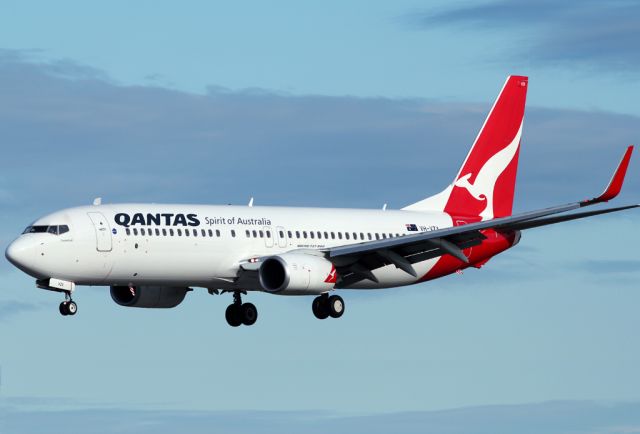 Boeing 737-800 (VH-VZX) - QANTAS - BOEING 737-838 - REG VH-VZX (CN 34188/3910) - ADELAIDE INTERNATIONAL SA. AUSTRALIA - YPAD (5/7/2015)