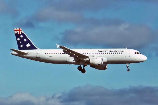 VH-HYK — - ANSETT AUSTRALIA AIRLINES - AIRBUS A320-211 - REG : VH-HYK (CN 157) - WEST BEACH ADELAIDE SA AUSTRALIA - YPAD (17/1/1993) 35MM SLIDE SCANNED AT 6400 DPI.