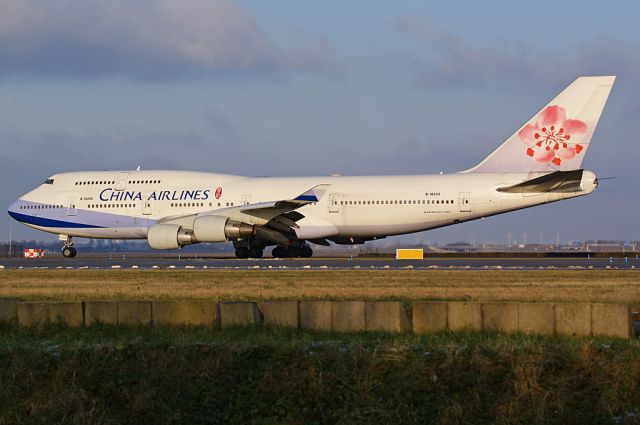 Boeing 747-400 (B-18205)