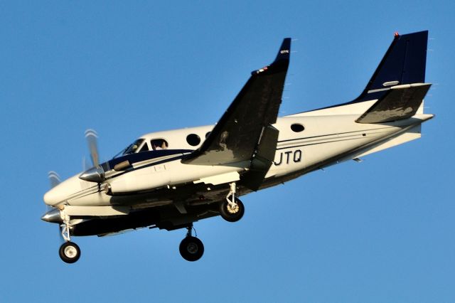 Beechcraft King Air 90 (C-FJTQ)