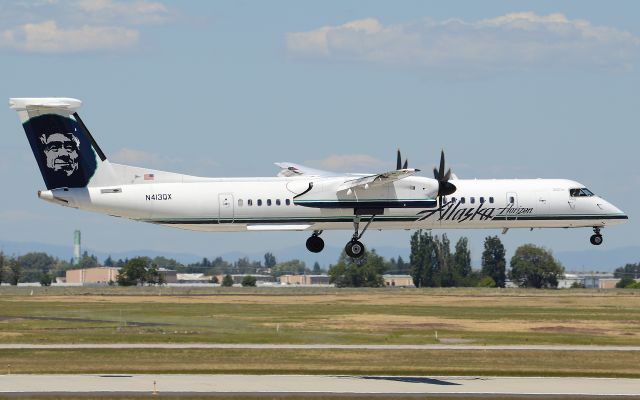 de Havilland Dash 8-400 (N413QX)