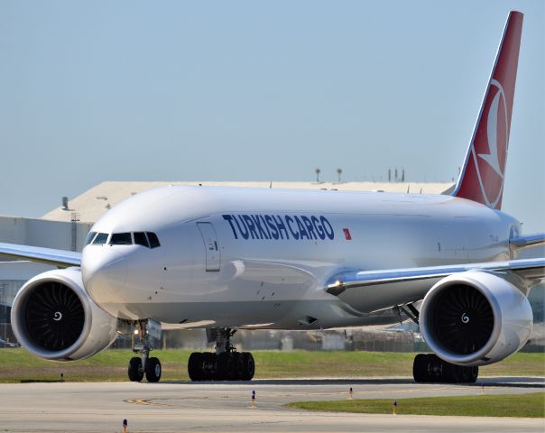 Boeing 777-200 (TC-LJM)