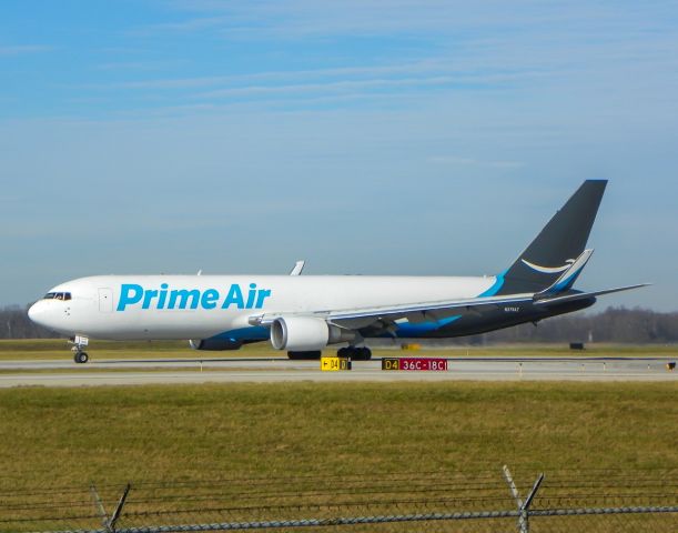 BOEING 767-300 (N379AZ) - Prime Air 767-300 with winglets slowing down on 18C at CVG