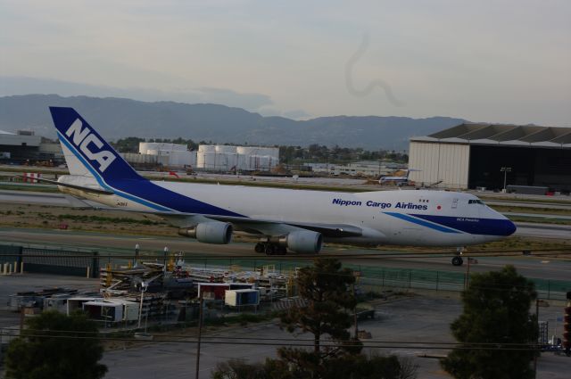 Boeing 747-400 (JA01KZ)