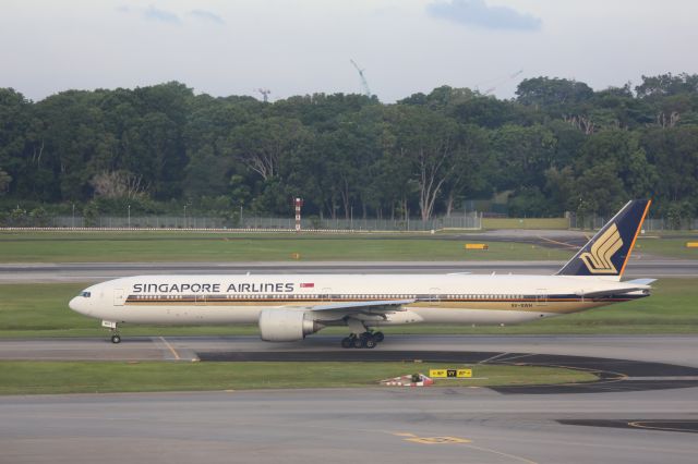 BOEING 777-300ER (9V-SWH)