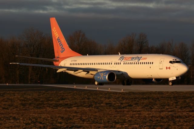 Boeing 737-800 (C-FTAH) - January 15, 2006 - early morning departure from London 