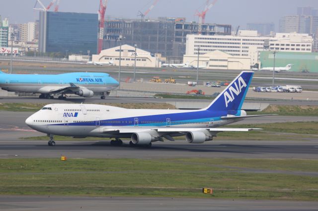 Boeing 747-400 (JA8965)