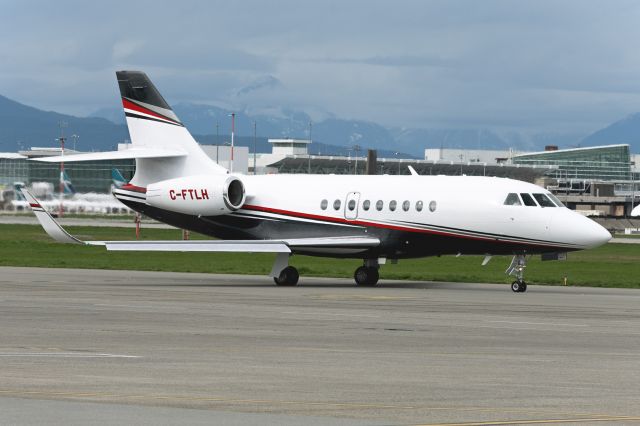 Dassault Falcon 2000 (C-FTLH)