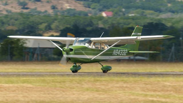 Cessna Skyhawk (N84332)