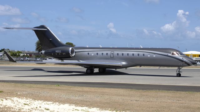 Bombardier Global Express (N85D)