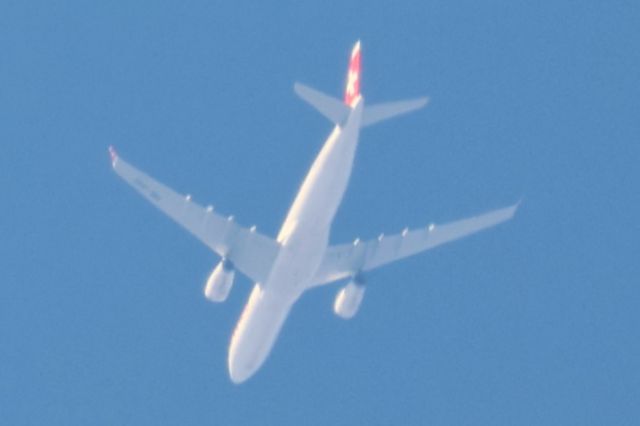 Airbus A330-300 (HB-JHG) - HB-JHG Airbus A-330-343X Swiss Air LX66. De Zurich ZRH. Vers Miami MIA. Altitude 11582 Mètres. Vitesse 846 KM/H. Survolant la ville de Lavaltrie QC.  Le 13-04-2025 à 11:48.