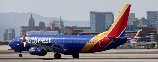 Boeing 737-800 (N8684F)