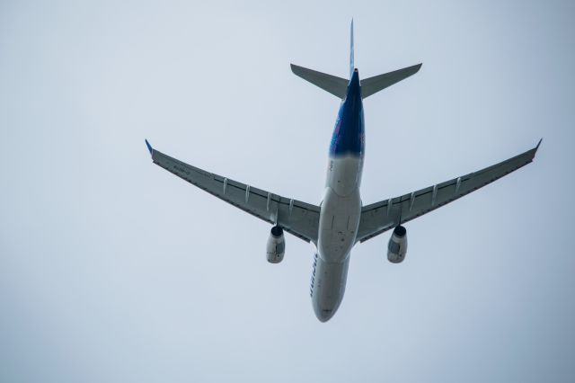 Airbus A330-300 (C-GCTS) - An Air Transat Airbus A330-300 climing out of YYZ after taking of on either 06L or 06R.