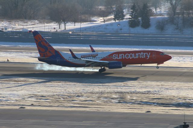 Boeing 737-800 (N838SY)